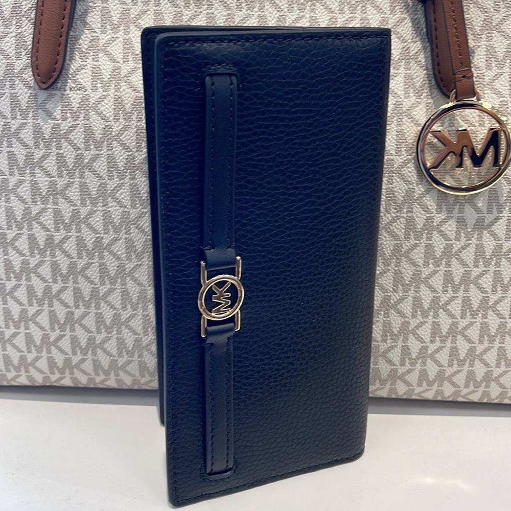 Michael Kors Reed Large Bifold Pebbled Leather Snap Wallet Card Case 
Black 
NWT - Picture 12 of 16